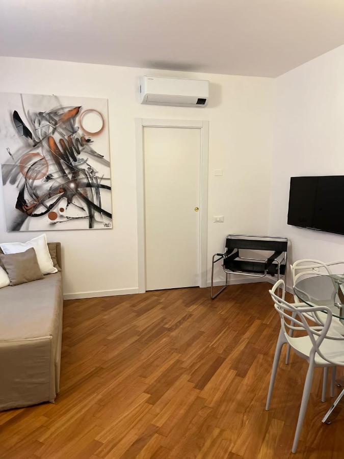 Casa Vercelli Delizioso Bilocale Moderno Nella Vecchia Milano Exteriér fotografie